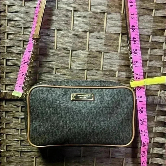 Michael Kors Crossbody EUC - Picture 6 of 6